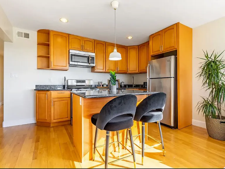 2690 Great Hwy #206 — Photo 4