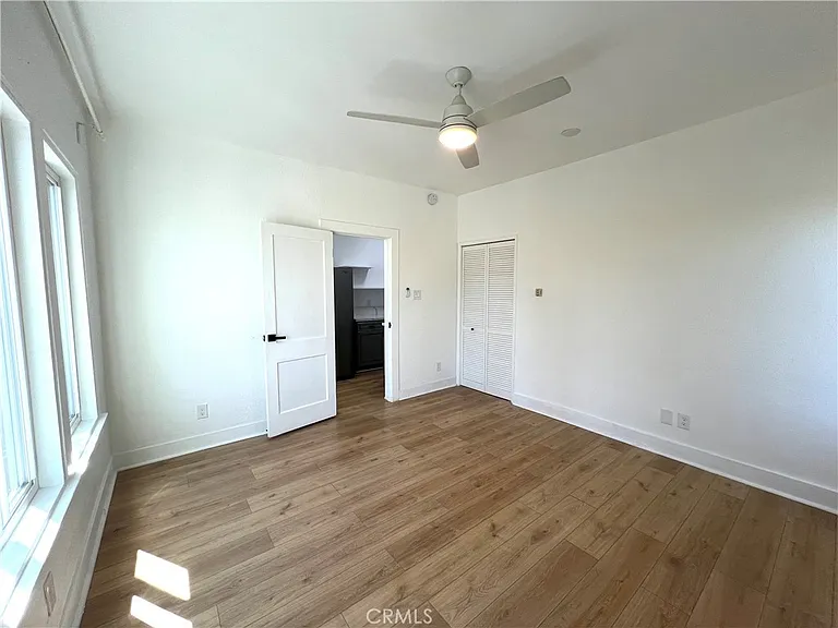 1557 W 36th Pl — Photo 9