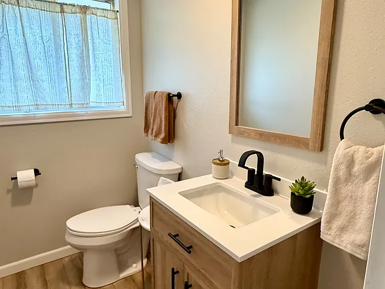 2632 SW Yew Ave — Photo 6