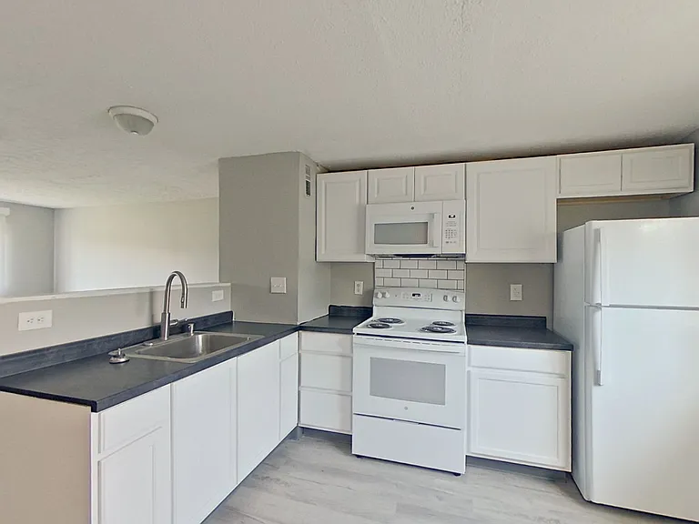 3605 Cushing Dr — Photo 3