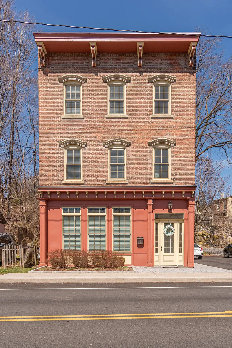 Building Photo - 181 Abeel St
