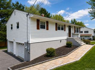 15 Pleasant Dr, Highland Mills, NY 10930