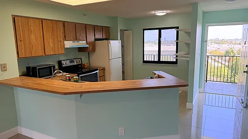 2112 S Cypress Bend Dr #707 Photo 1