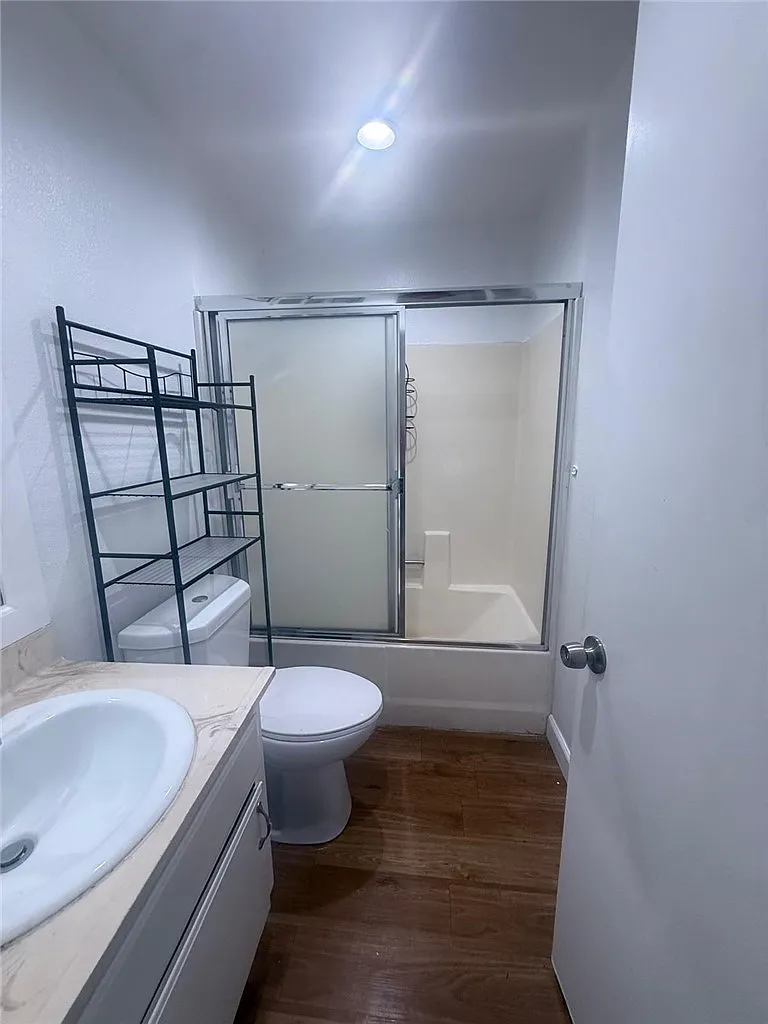 2 bed, 709 sqft, $2,100 — Photo 4