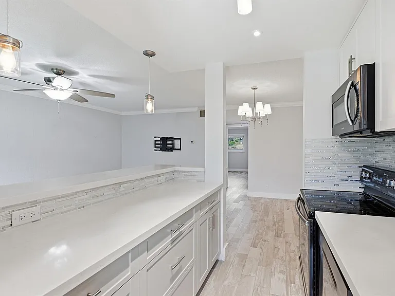 2110 NE 42nd St #2B — Photo 10