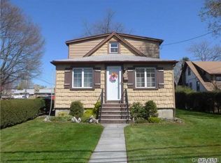 43 Searingtown Rd, Albertson, NY 11507