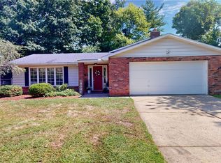1071 Roland Rd, Lyndhurst, OH 44124