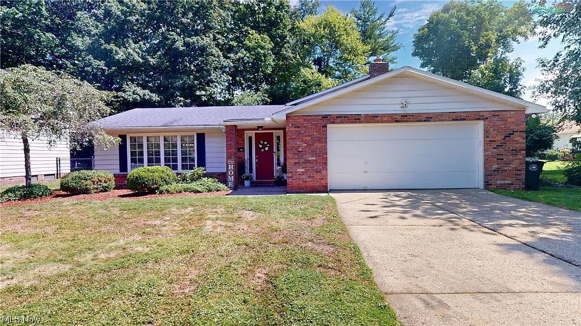 1071 Roland Rd photo 1