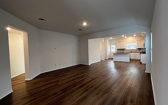 3rd image of 521 Barcelona St