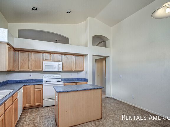 4th image of 10052 E Capri Ave