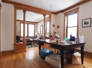2218 W Cornelia Ave #2, Chicago, IL 60618