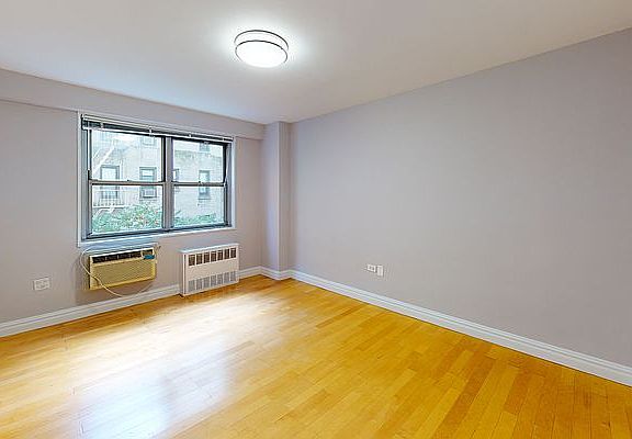 3rd image of 50 W 97th St APT 4L