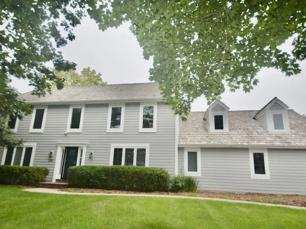 165 Hickory DRIVE, Delafield, WI 53018