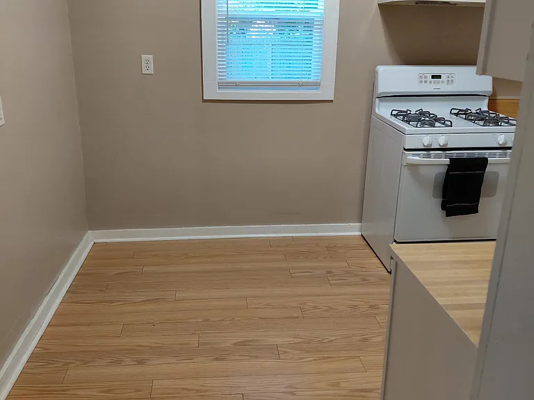 Magnolia Ave — Photo 2