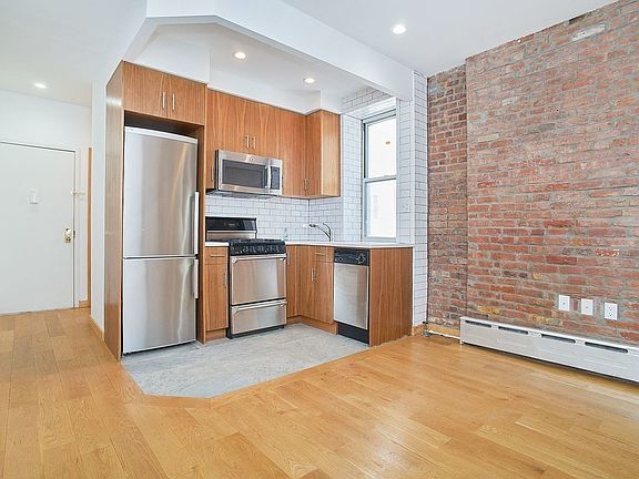 2nd image of 106 Bayard St #11