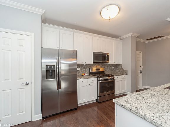 4th image of 1950 Farnsworth Ln Unit 208