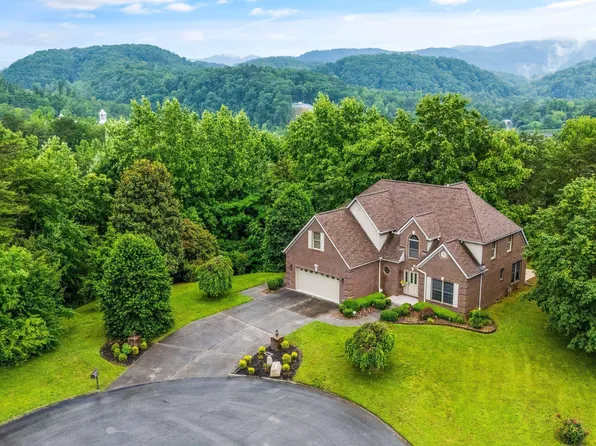 704 Blue Dun Ct, Pigeon Forge, TN 37863