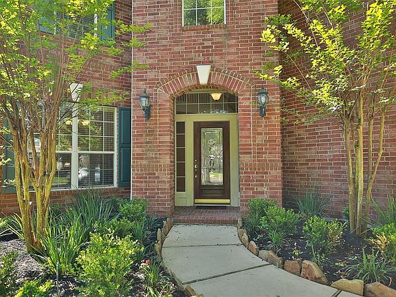 Inviting and beautiful front entry