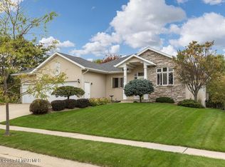 921 Yorkshire Ln NW, Rochester, MN 55901