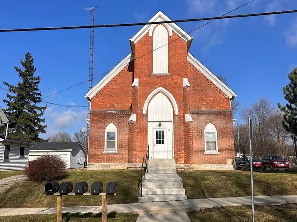 27 E New Haven St, Bloomville, OH 44818