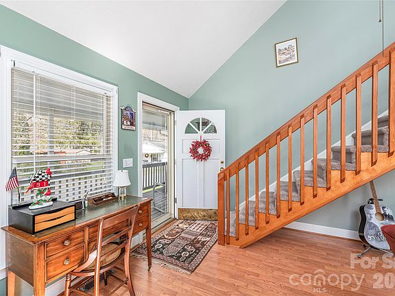 5th image of 209 Browning Rd