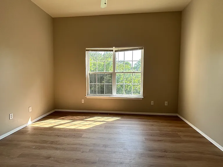 3947 S Timbercreek Ave — Photo 4