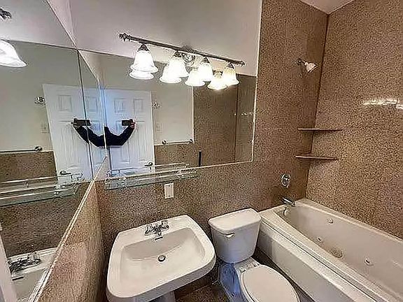 4th image of 113 W 106th St APT 5C