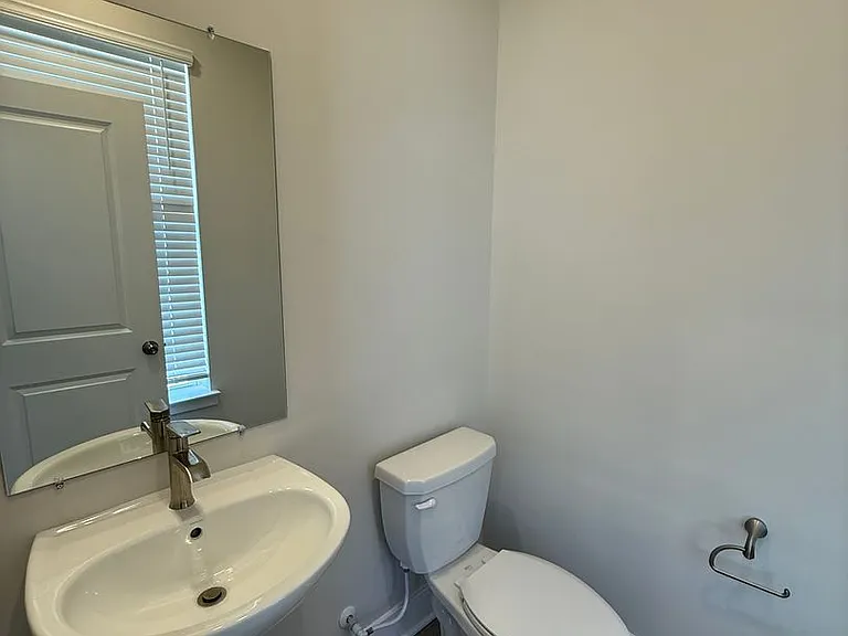 2108 Winterberry Ln — Photo 8
