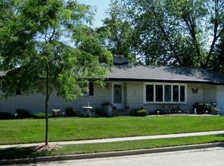 2003 W Clayton Crest Ave, Milwaukee, WI 53221