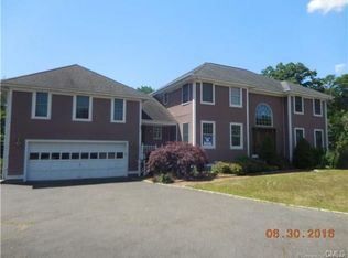 47 Weeping Willow Ln, Milford, CT 06461