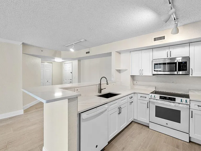 1801 N Flagler Dr #835 — Photo 17