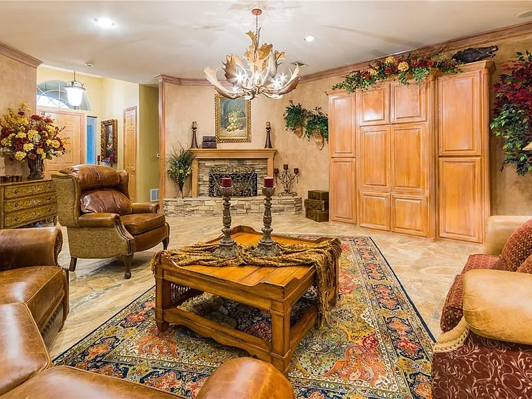 5739 FM 1461 — Photo 15