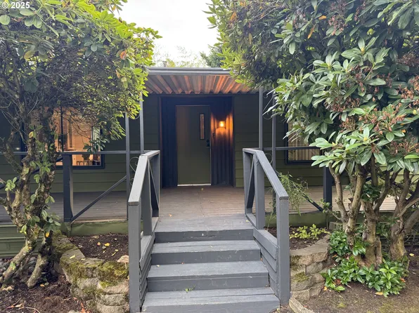 2386 N Menzies Ct, Portland, OR 97217