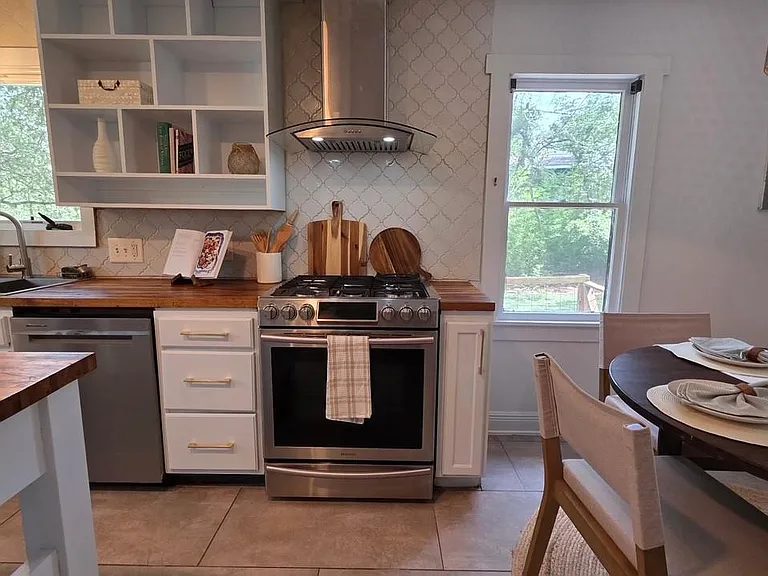 2802 De Soto Dr — Photo 7
