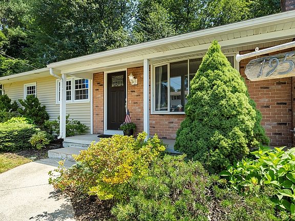 2nd image of 195 Murphy Ln