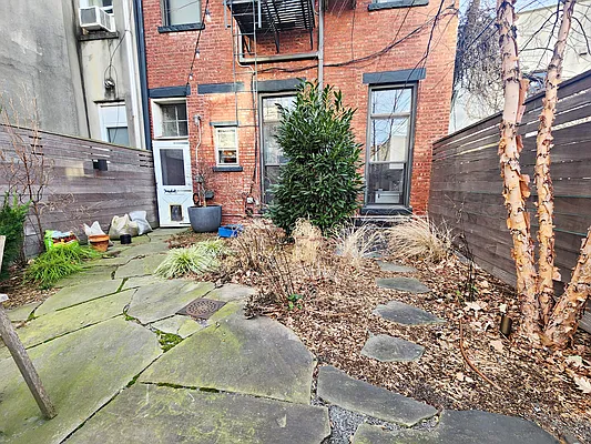 Rented by Compass | media 27