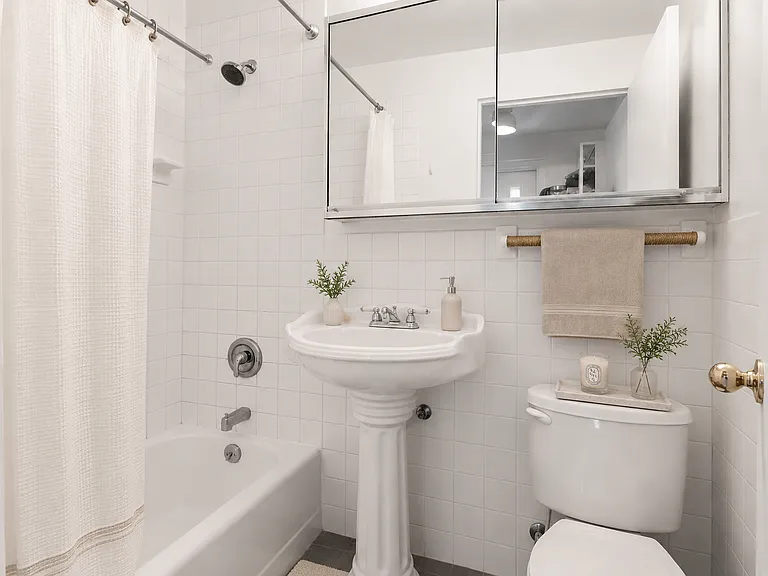 196 Prince St #2R — Photo 5