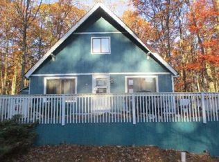 110 Spruce Ct, Hawley, PA 18428