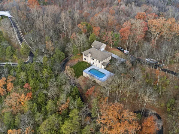 310 Teague Ln, Sevierville, TN 37862