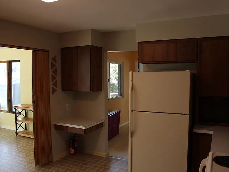 2817 Canterbury Dr — Photo 7