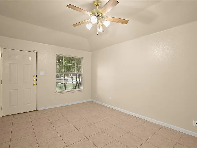 1225 Orchard Park Cir — Photo 5