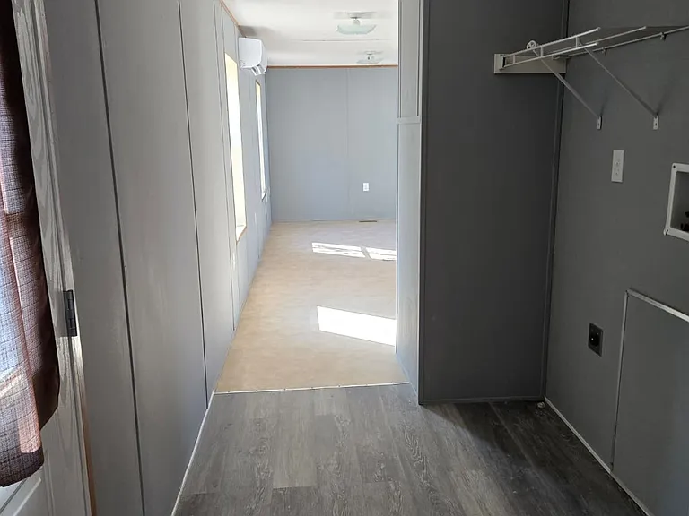 300 E Maxanna Blvd — Photo 13