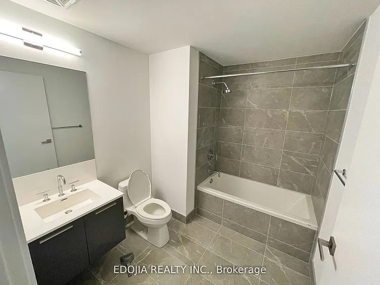 3 Gloucester St #2809 — Photo 7