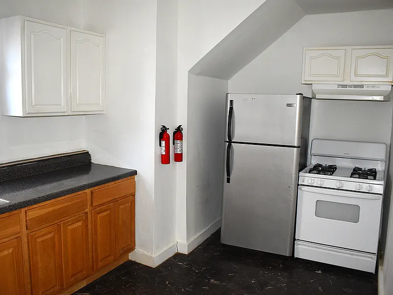 224 Ward Pl #1 — Photo 7