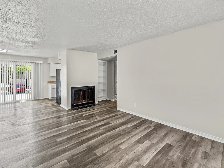 La Bella Apartments — Photo 18