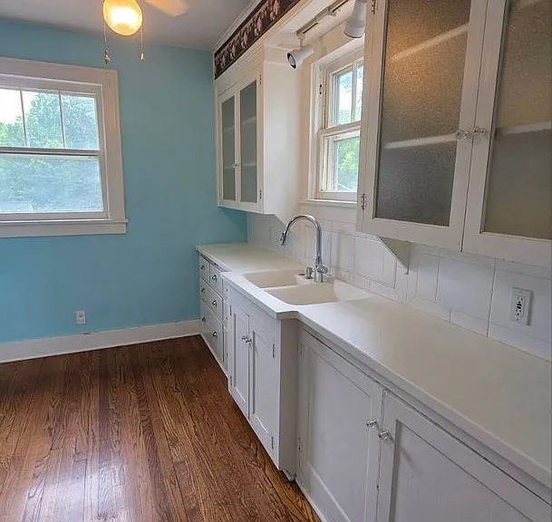Beautiful 2BR 1BA unit w/ Covered Porch in Downtown Liberty — Photo 18