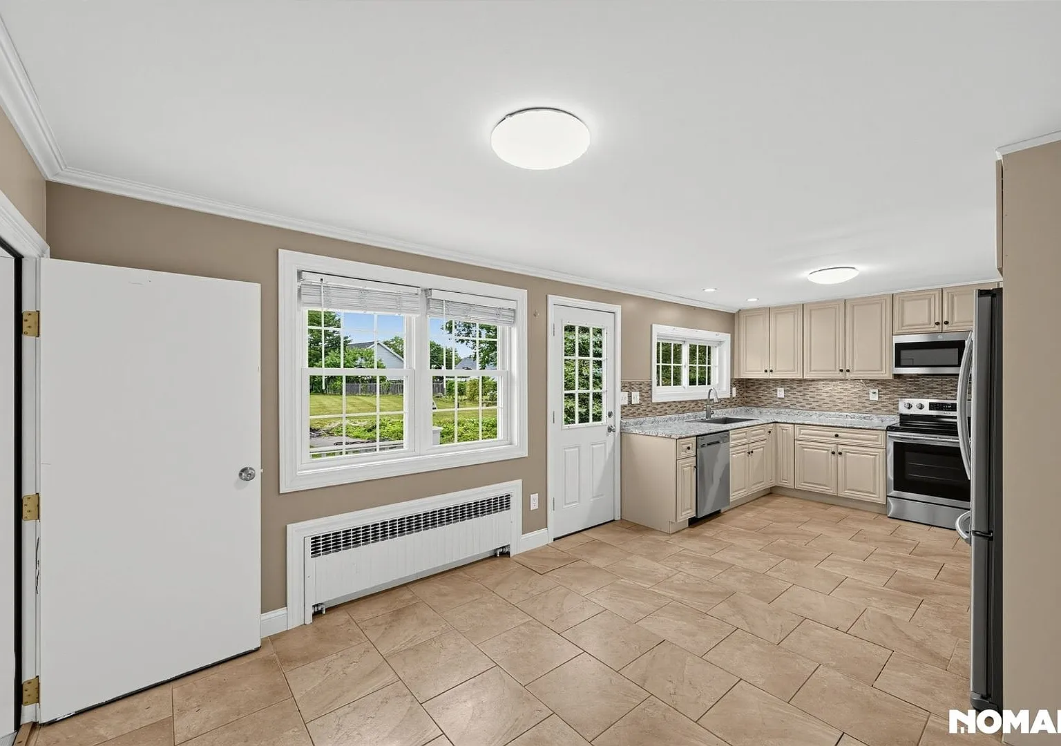 Spacious 3BR House in Kingston — Photo 4