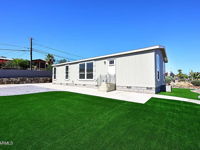 13004 N 19th Pl — Photo 4