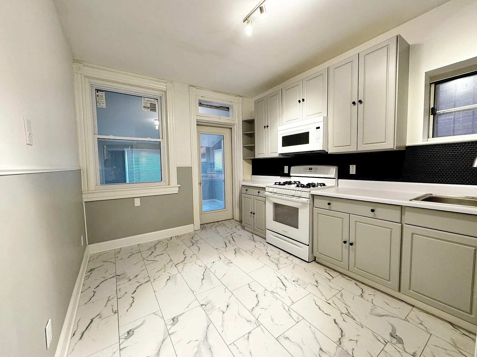 2 bed, 834 sqft, $1,450 — Photo 4