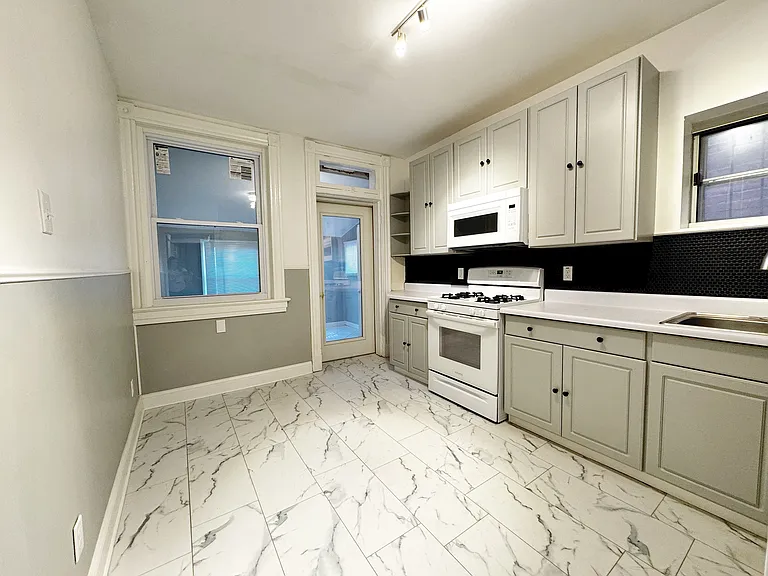 3808 Fairview Ave — Photo 4
